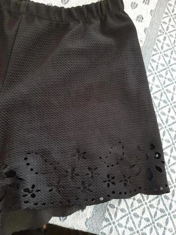 New black shorts with cut-out at the bottom – photo 3